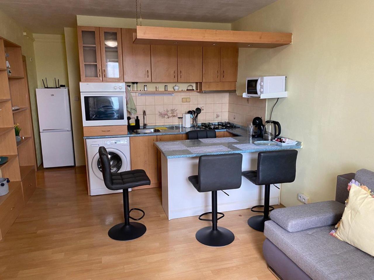 Apartmany 2Kk U Fakultni Nemocnice Volne Parkovani Градец-Кралове Экстерьер фото