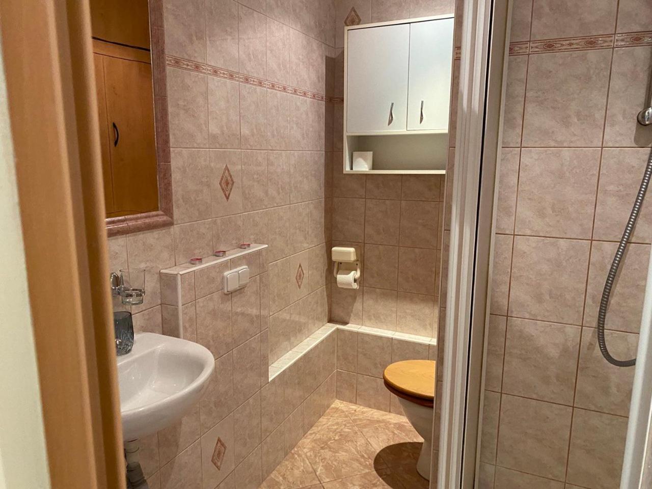 Apartmany 2Kk U Fakultni Nemocnice Volne Parkovani Градец-Кралове Экстерьер фото