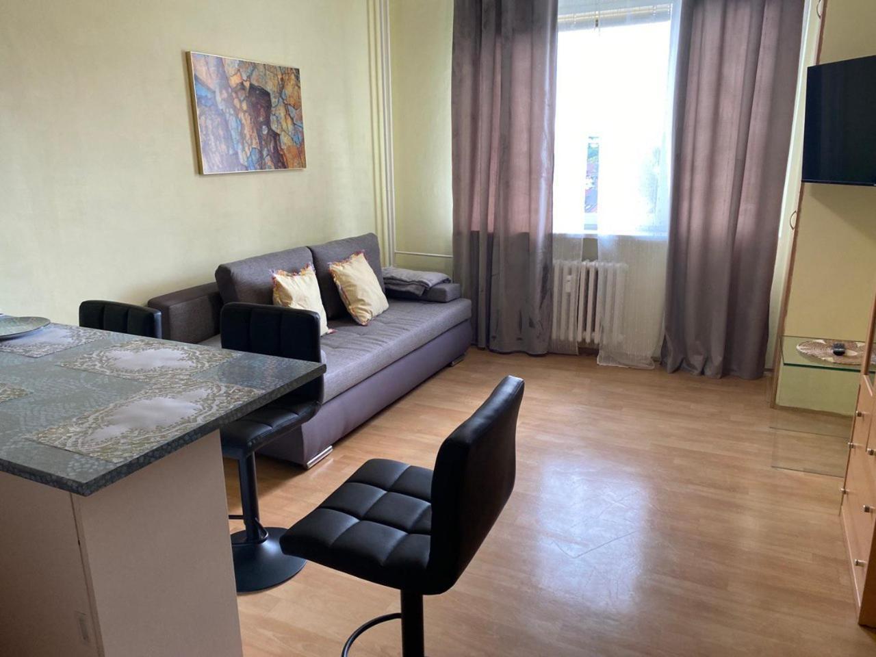 Apartmany 2Kk U Fakultni Nemocnice Volne Parkovani Градец-Кралове Экстерьер фото